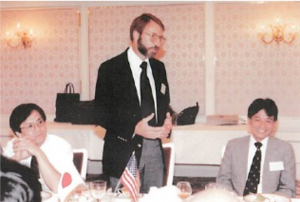 1989年8月の谷口シンポジウム．右が三村さん，中央は Jim Keener, 左は岡本久さん
